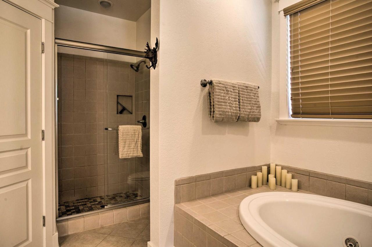 Hideaway Private Hot Tub, 4 Mi To Dtwn! Hébergement de vacances