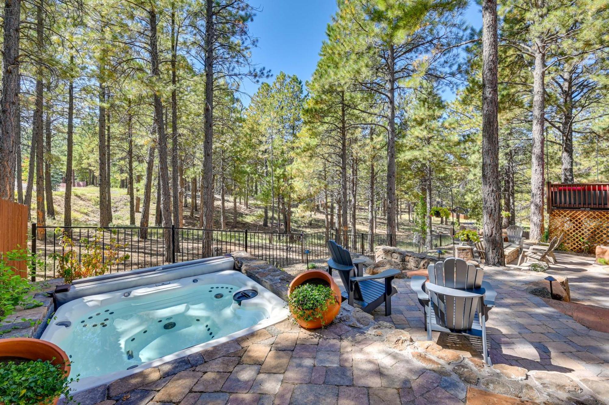 Hideaway Private Hot Tub, 4 Mi To Dtwn! Hébergement de vacances *